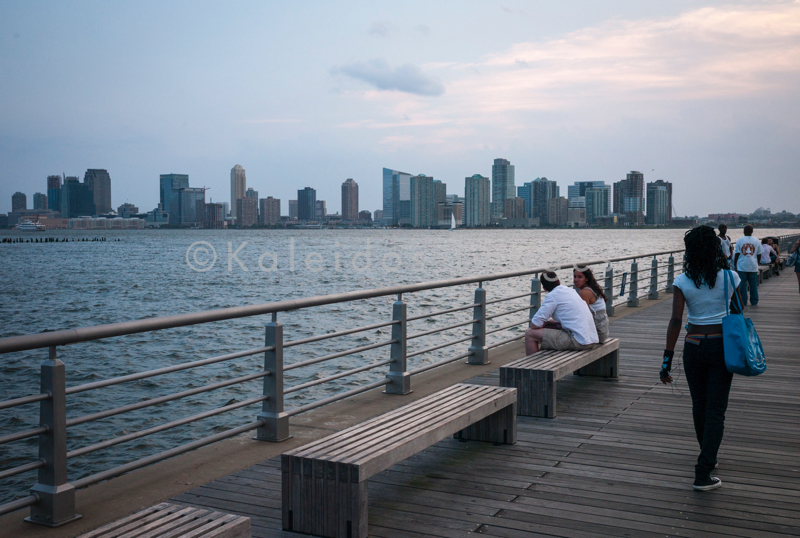 Couple;Hudson River;Hudson River Park;Kaleidos;Kaleidos images;Leisure;Manhattan;NYC;New York;Park;People;Skyline;Tarek Charara;La parole à l'image